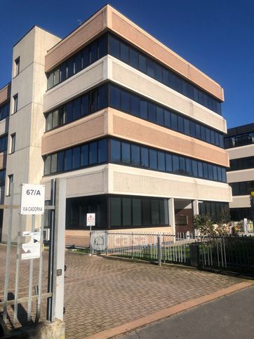 Ufficio in commerciale in Via Luigi Cadorna 67