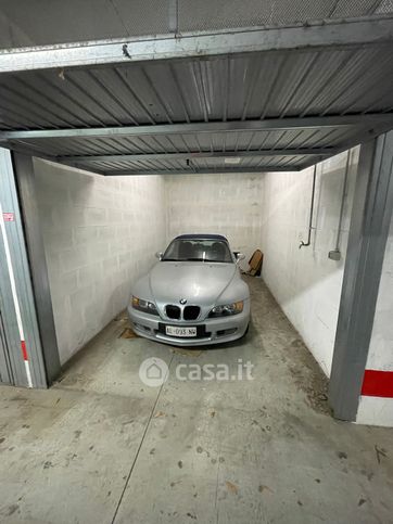Box/posto auto in residenziale in Via Francesco Paciotti 1