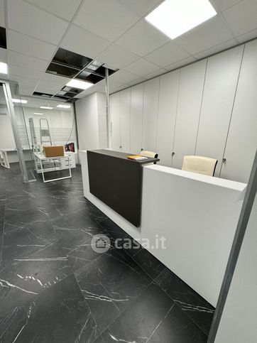 Ufficio in commerciale in Via Benedetto Croce
