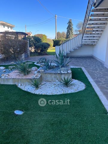 Appartamento in residenziale in Via FrescÃ 