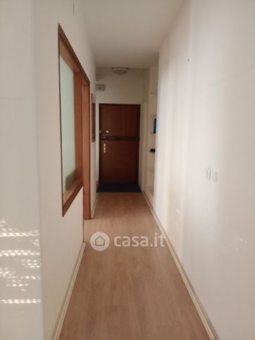 Ufficio in commerciale in Via Giosuè Carducci