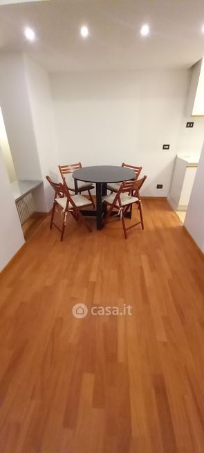 Appartamento in residenziale in Via Olona 38