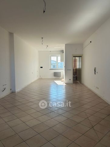 Ufficio in commerciale in Via Emilia Pavese 56 a