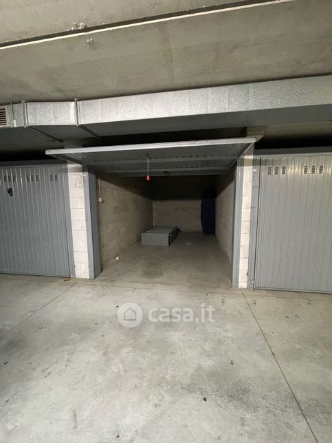 Garage/posto auto in residenziale in Via Arno