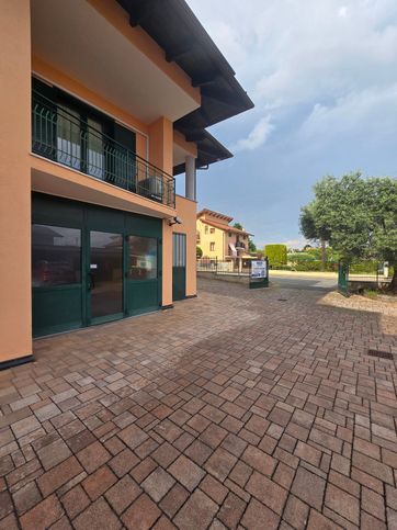 Ufficio in commerciale in Via Giosuè Carducci 16