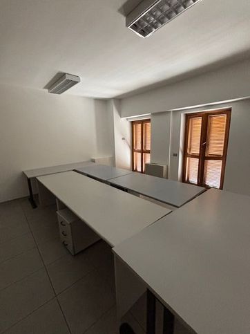 Ufficio in commerciale in Piazza Sant'Ambrogio