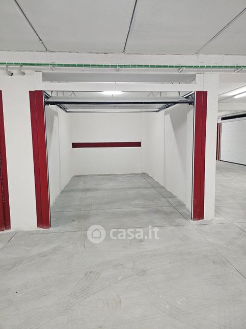Box/posto auto in residenziale in Lungomare Cristoforo Colombo 12