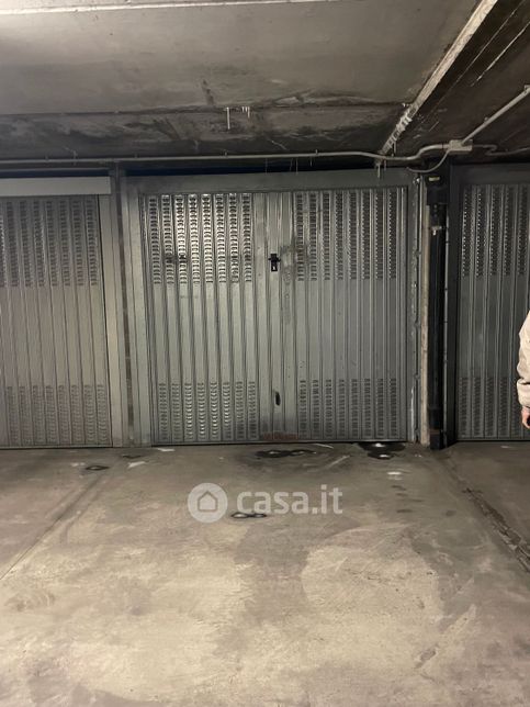 Garage/posto auto in residenziale in Viale Vincenzo Lancetti 40 B