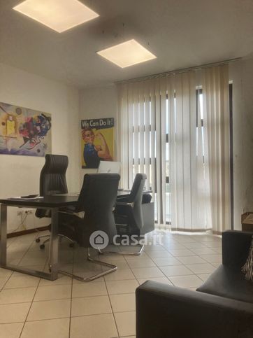 Ufficio in commerciale in Via Lando Landucci 33