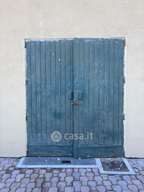 Box/posto auto in residenziale in Via Monte Grappa