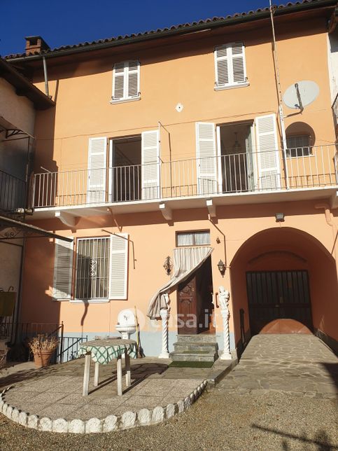 Casa indipendente in residenziale in Via Vittorio Alfieri