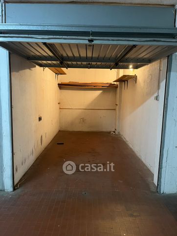 Box/posto auto in residenziale in Via Zaccherini Alvisi 3