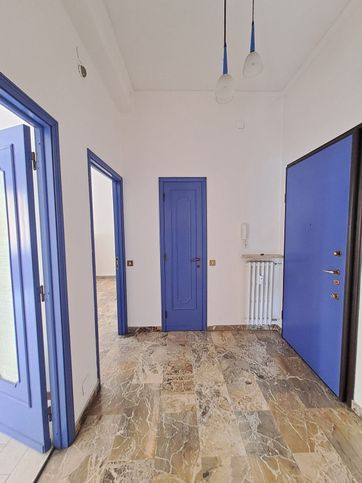 Ufficio in commerciale in Via Ruggero Manna 3