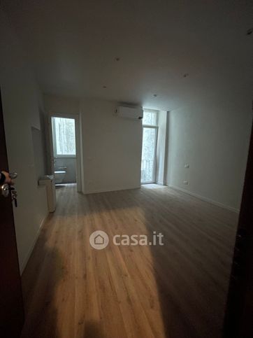 Ufficio in commerciale in Via Tosio