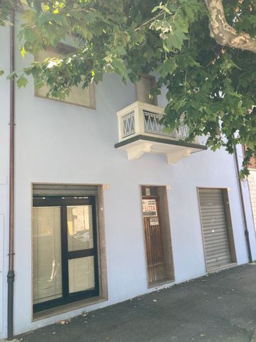 Ufficio in commerciale in Viale GiosuÃ¨ Carducci