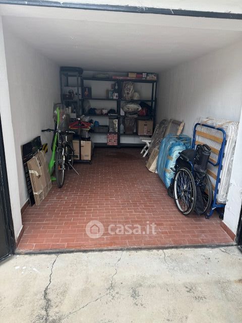 Garage/posto auto in residenziale in Via Tevere 6