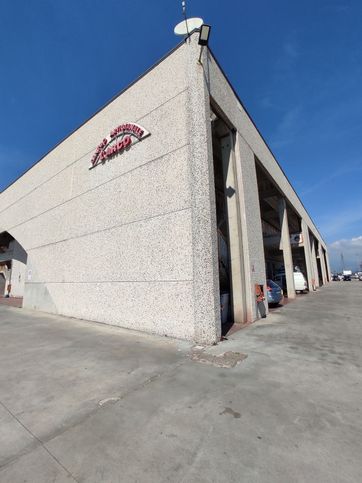 Ufficio in commerciale in Via Maira 15