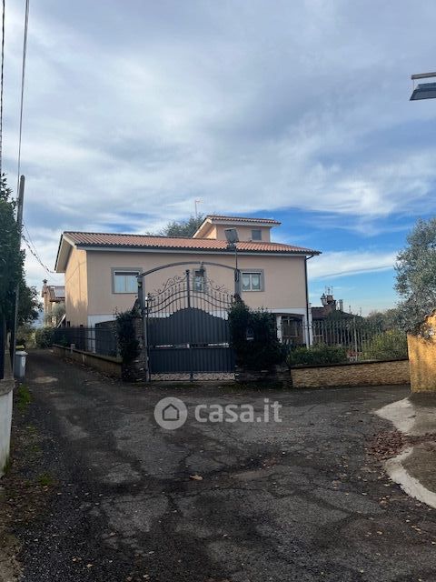 Appartamento in residenziale in Via Colle Caroso 19