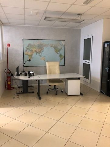 Ufficio in commerciale in Via Tommaso Edison 31