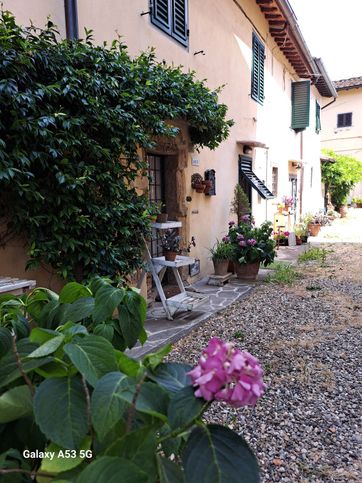 Casa indipendente in residenziale in 