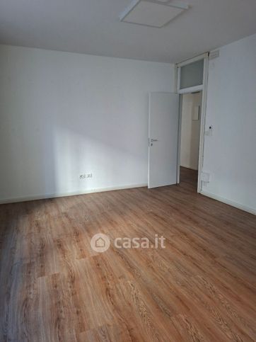 Ufficio in commerciale in Via Cesare Battisti 7