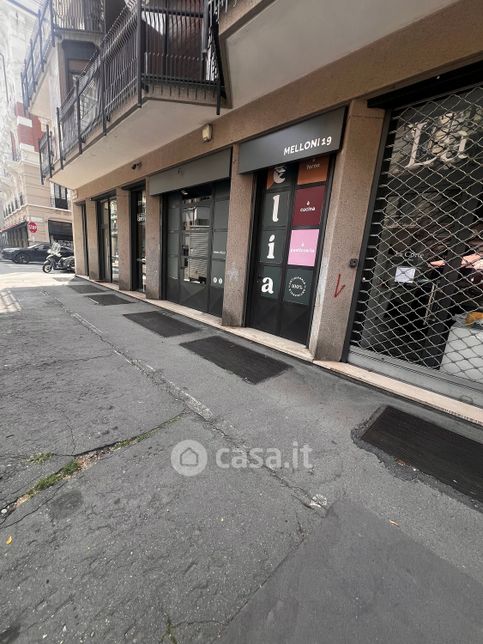 Negozio/locale commerciale in commerciale in Via Galvano Fiamma 37