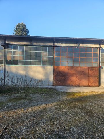 Capannone in commerciale in Via Giuseppe Parini 5