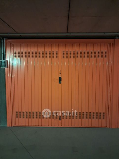 Garage/posto auto in residenziale in Via Envie 8 /A