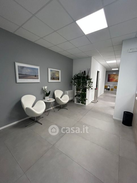 Ufficio in commerciale in Via Schiavonia