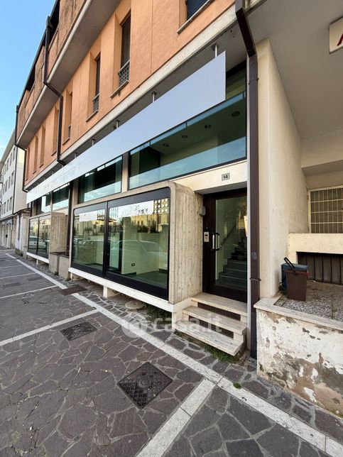 Ufficio in commerciale in Via Vittorio Veneto 20