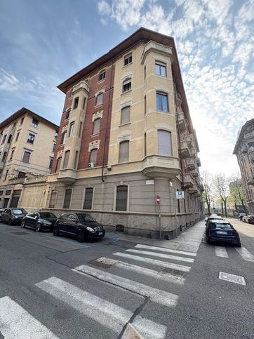 Box/posto auto in residenziale in Via Alessandro Vittorio Papacino 10