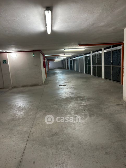 Garage/posto auto in residenziale in Via Alessandro Manzoni