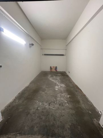 Box/posto auto in residenziale in Via Rombon 39