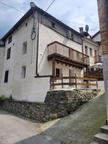 Casa indipendente in residenziale in Via Castello 14