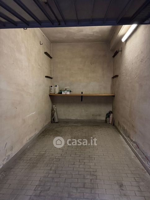 Box/posto auto in residenziale in Via Pellice 8