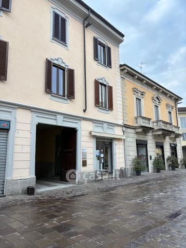 Appartamento in residenziale in Via F. Confalonieri 76