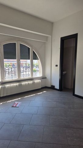 Ufficio in commerciale in Via Guido Monaco