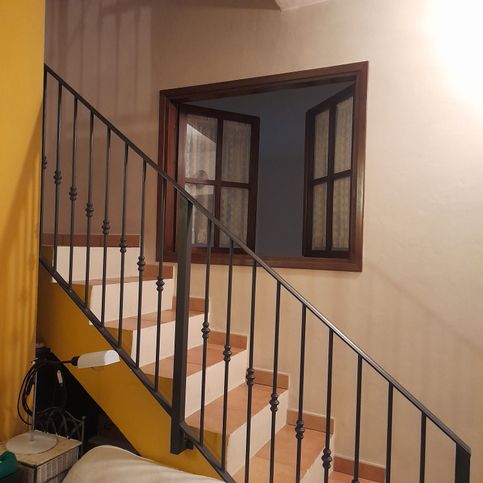 Casa indipendente in residenziale in Via Emilia 19