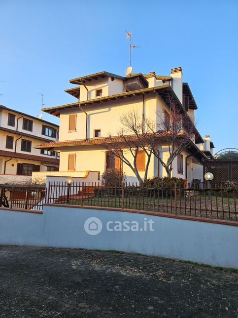 Casa bi/trifamiliare in residenziale in Via Sant'Isidoro 6