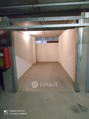 Box/posto auto in residenziale in Via giordano 2