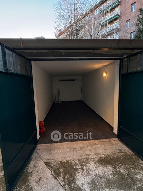 Garage/posto auto in residenziale in Via Alberico da Rosciate 10