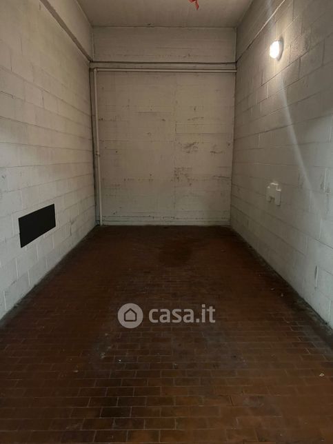 Garage/posto auto in residenziale in Via Monte Nevoso 15