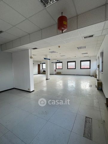 Ufficio in commerciale in Viale Cesare Battisti