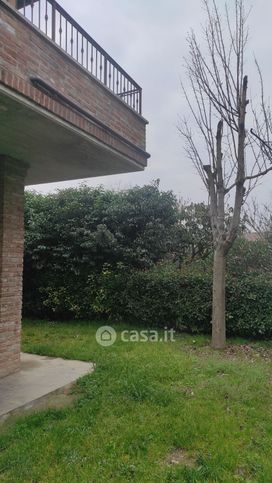 Villetta a schiera in residenziale in Via Santerno Ammonite 23