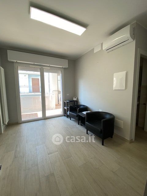 Ufficio in commerciale in Viale Saludecio