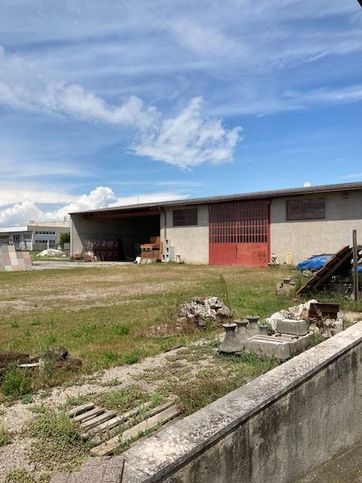 Capannone in commerciale in Via dell' Agricoltura