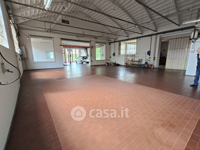 Capannone in commerciale in via padova 78