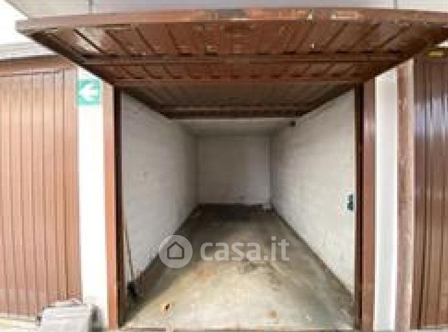 Box/posto auto in residenziale in Via Amerigo Vespucci