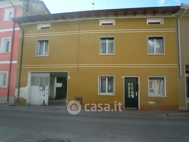 Casa indipendente in residenziale in Via Montello 32