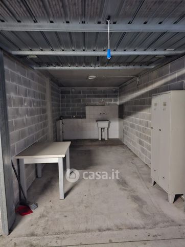 Box/posto auto in residenziale in Via Antonio Fogazzaro